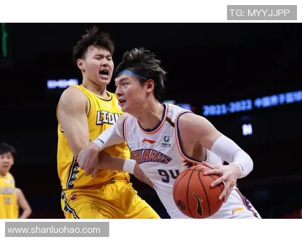 上海篮球队在总决赛积分榜上以77分稳居第一名展现强劲实力 上海篮球队在总决赛积分榜上以77分稳居第一名展现强劲实力