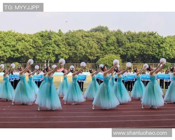 亲亲足球舞蹈视频带你领略激情与活力的完美结合，尽情享受运动与舞蹈的乐趣